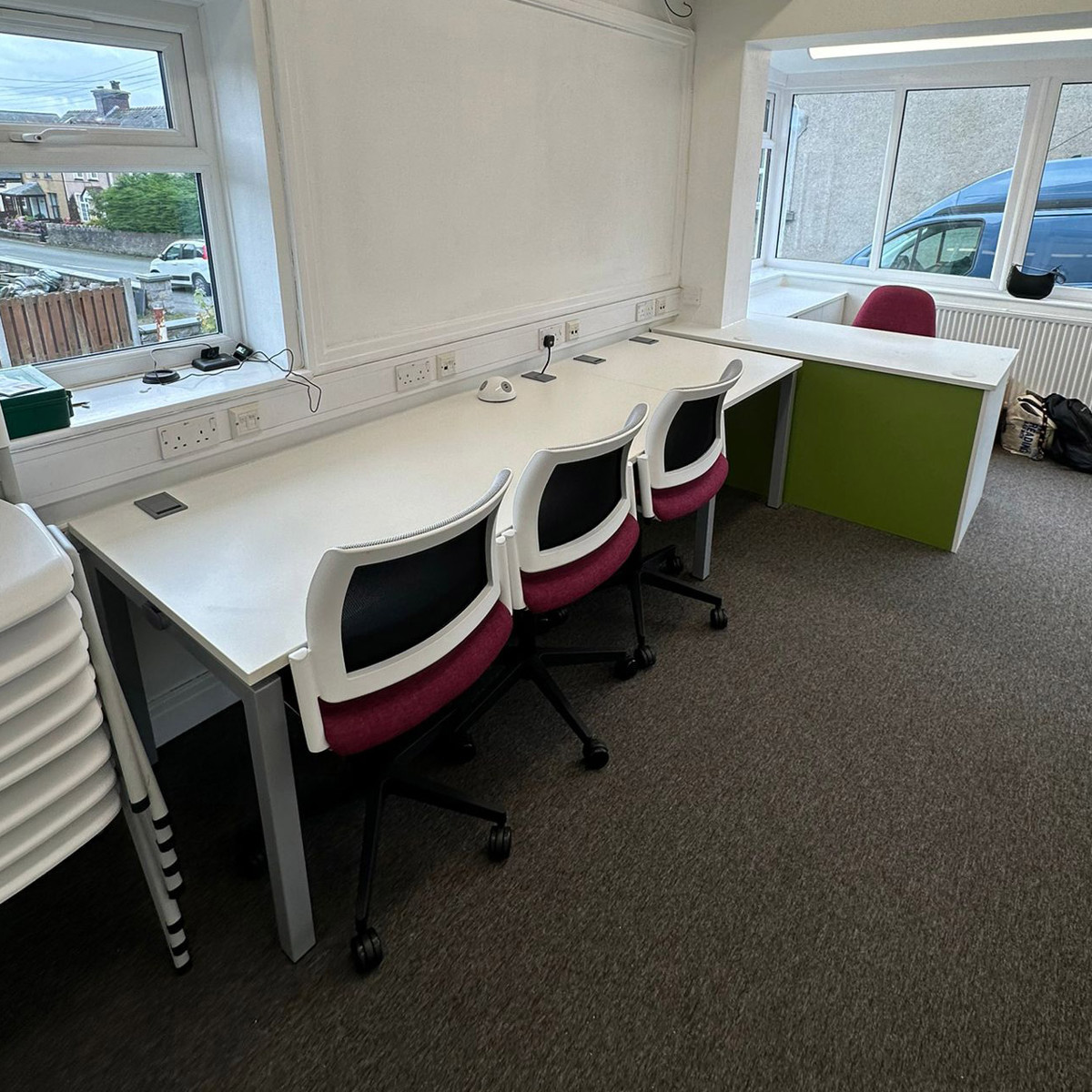 Uwchaled: Study and extra chairs