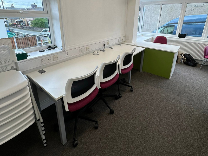 Uwchaled: Study and extra chairs