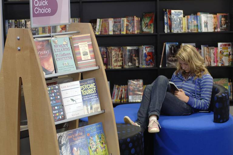 Thame Library bookshelves