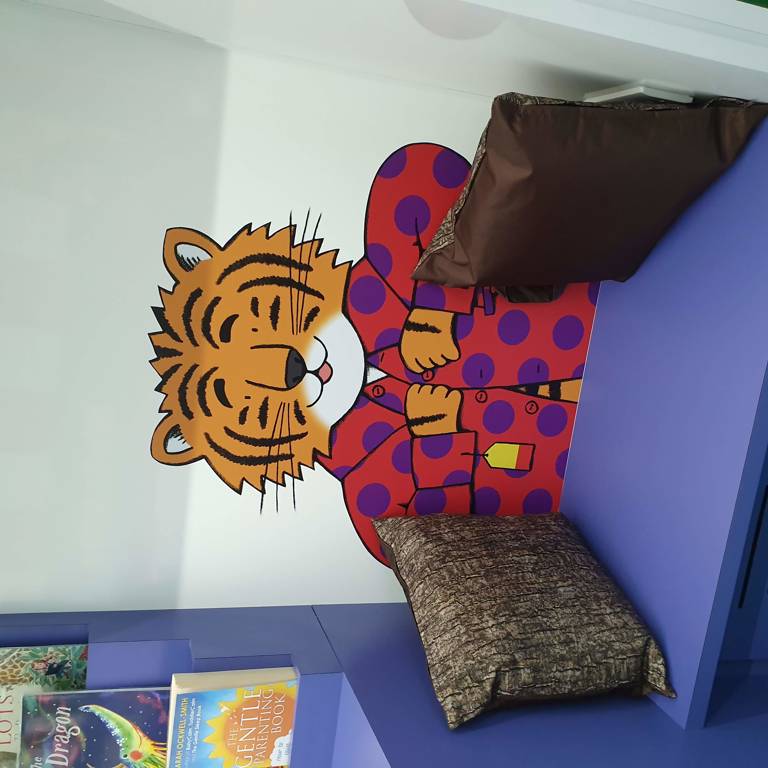 Story Bus Tiger seating
