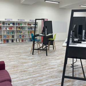 A-frame stand/sit table